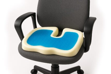 مقعد طبي متطور للناسور ميموري فوم أمريكي مزود بطبقة جل تبريد – راحة فورية من Max Comfort